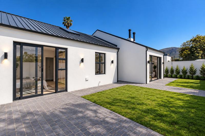To Let 4 Bedroom Property for Rent in Meadowridge Western Cape